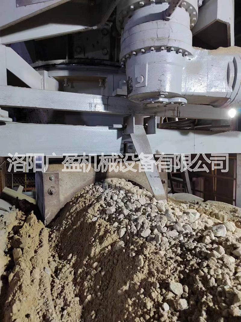水泥廠石灰石料倉防堵穩(wěn)流裝置項(xiàng)目現(xiàn)場(chǎng)